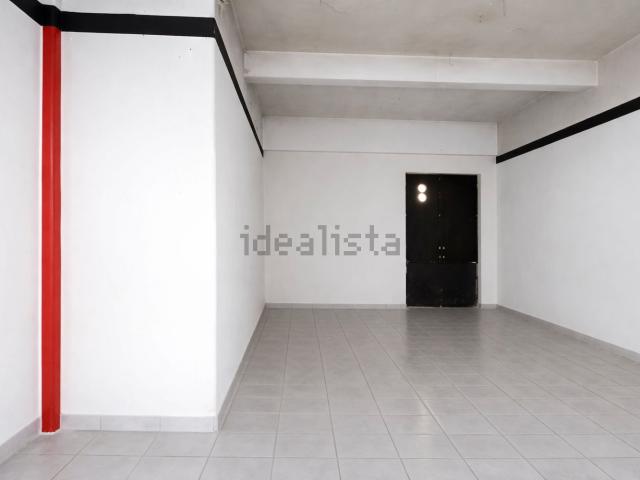 Locale in vendita di 50 m² in Via Monserrato, 54