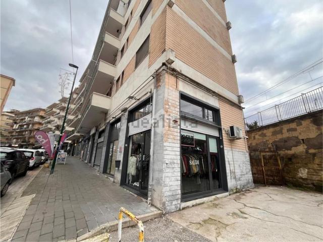 Locale in vendita di 50 m² in Via Nicolò Garzilli