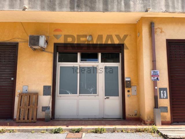 Locale in vendita di 50 m² in Via Olimpia, 4