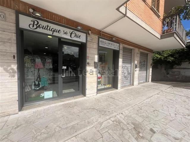 Locale in vendita di 50 m² in Via Portuense