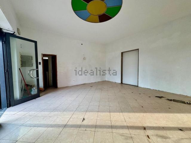 Locale in vendita di 50 m² in Via Provinciale Vicarese, 126