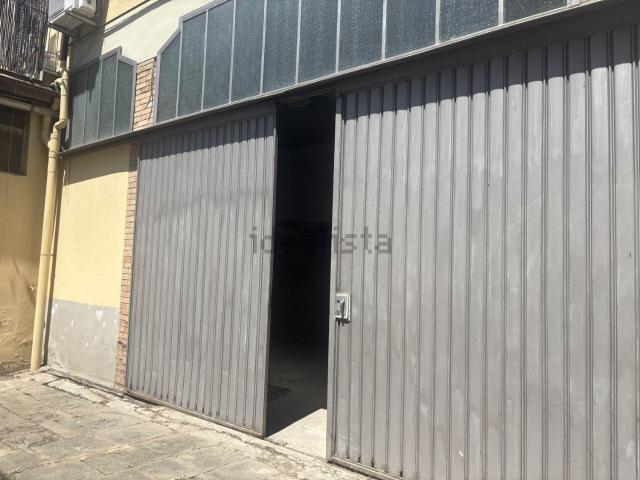 Locale in vendita di 380 m² in Via Senese, 2
