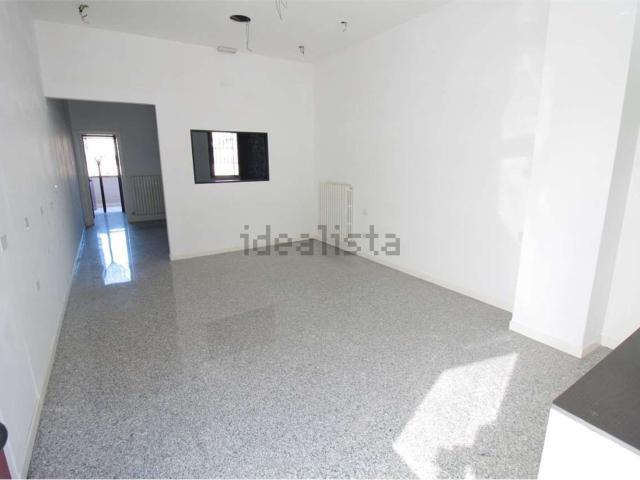 Locale in vendita di 50 m² in Via Silvio Pellico