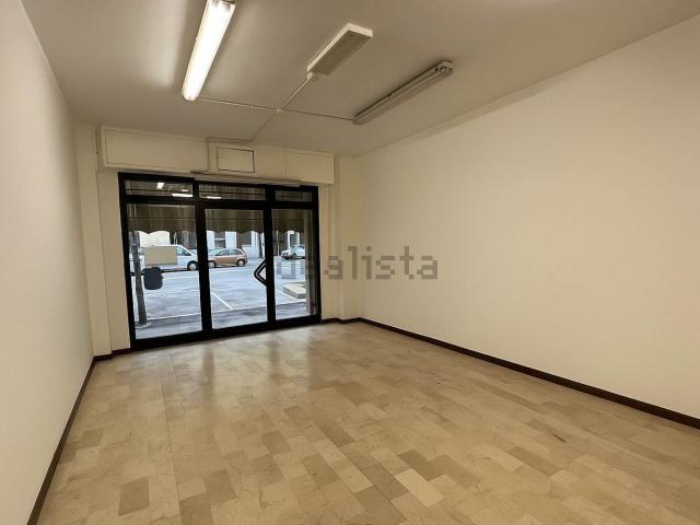 Locale in vendita di 50 m² in Viale A. Gramsci, 242