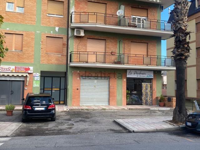 Locale in vendita di 50 m² in Viale Della Repubblica, 38