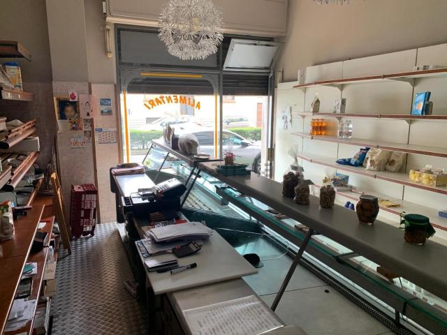Locale in vendita di 50 m² in Viale Francesco Petrarca