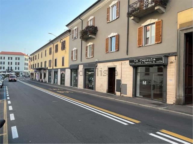 Locale in vendita di 50 m² in Viale Padre G. B. Aguggiari, 5