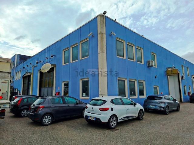 Locale in vendita di 510 m² in Via Camillo Bozza