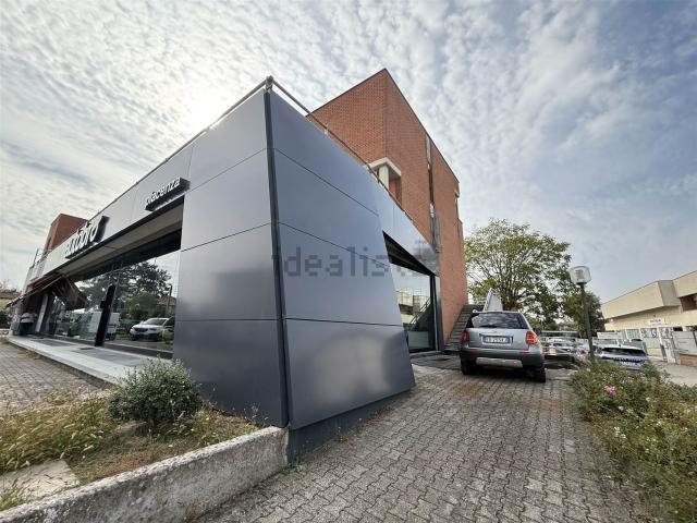 Locale in vendita di 510 m² in Via F.lli Bandiera, 50