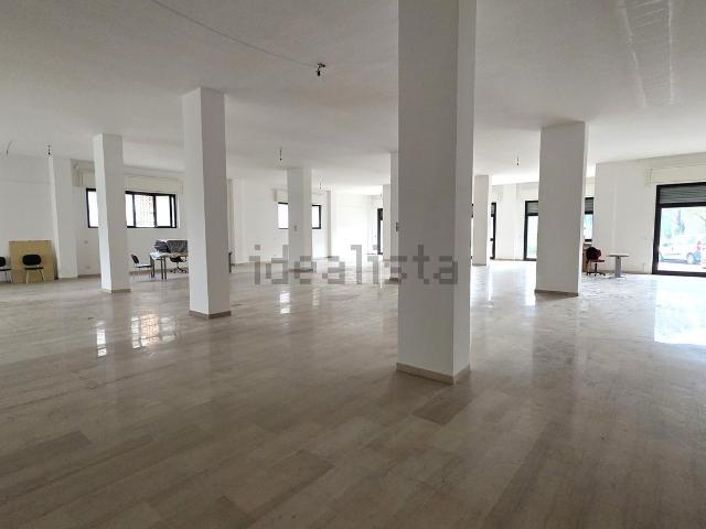 Locale in vendita di 512 m² in Viale degli Artigiani, 9
