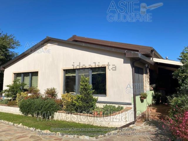 Locale in vendita di 514 m² in Viale Karol Wojtyla, 3