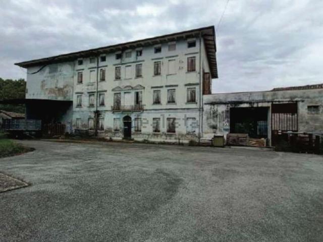 Locale in vendita di 515 m² in Via Roncade