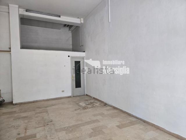 Locale in vendita di 51 m² in Lungomare Imperatrice, 116