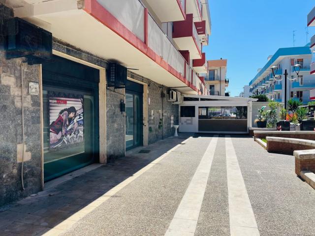Locale in vendita di 51 m² in Piazza VIII Marzo, 9