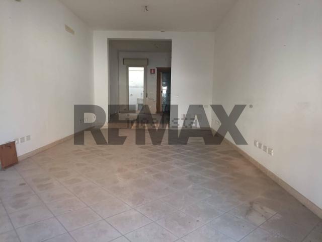 Locale in vendita di 51 m² in Via Alfredo Cappellini, 19