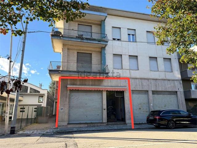 Locale in vendita di 51 m² in Via Arona, 29