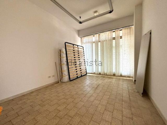 Locale in vendita di 51 m² in Viale Al Mare, 80