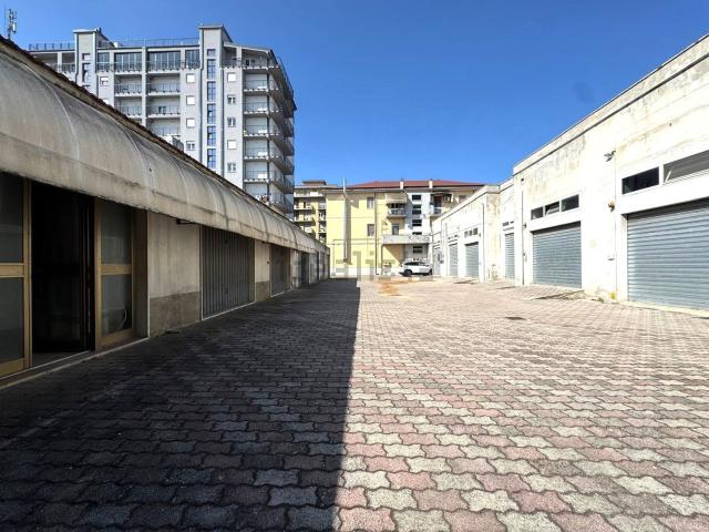 Locale in vendita di 51 m² in Viale Gabriele D&apos Annunzio, 253