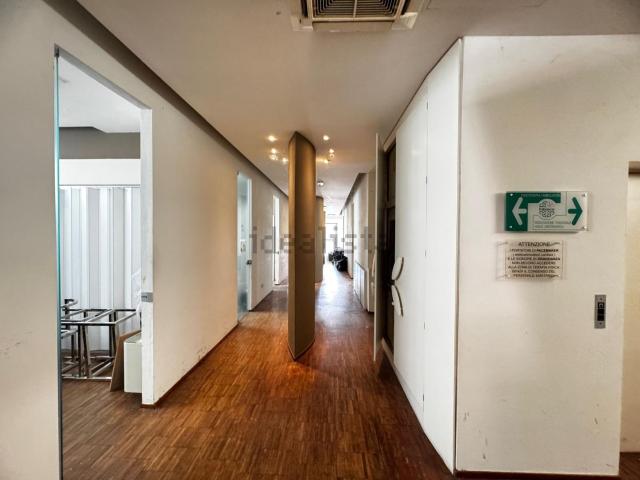 Locale in vendita di 520 m² in Via Erbosa