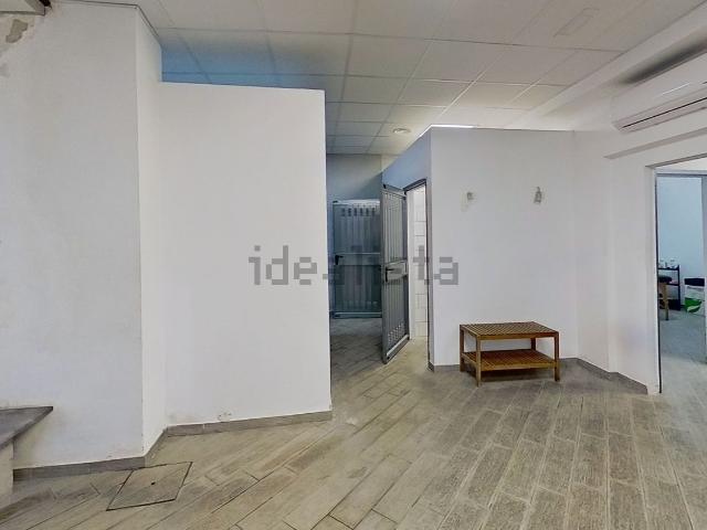 Locale in vendita di 520 m² in Via Luigi Perna, 29
