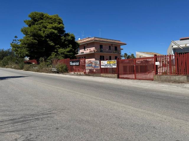Locale in vendita di 520 m² in Largo Carpinteri, 6
