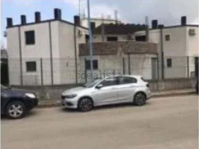 Locale in vendita di 521 m² in Via Galileo Ferraris, 13