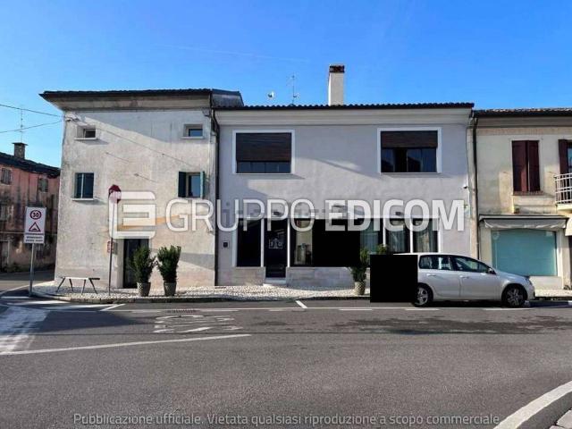 Locale in vendita di 524 m² in Via Francesco Baracca