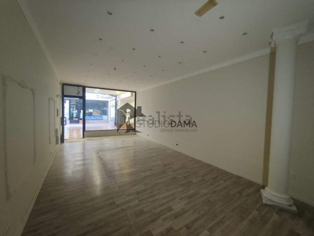 Locale in vendita di 52 m² in Piazza Giacomo Matteotti, 21