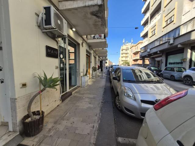Locale in vendita di 52 m² in Via Adige