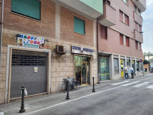 Locale in vendita di 52 m² in Via Aldo Moro, 15