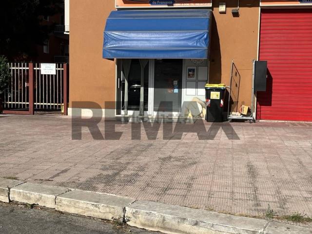 Locale in vendita di 52 m² in Via Enrico Fermi, 41