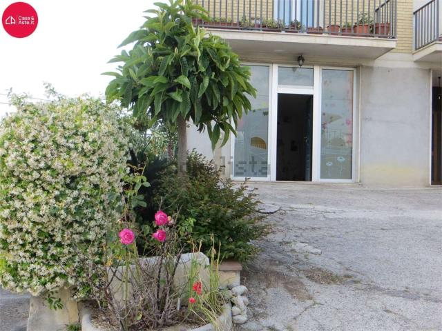 Locale in vendita di 52 m² in Via Macerata