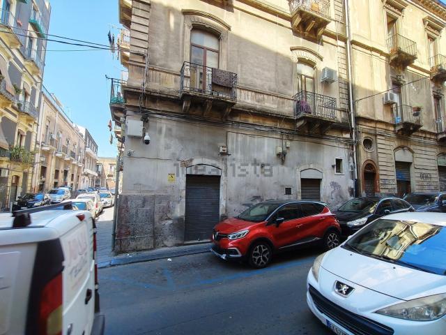 Locale in vendita di 52 m² in Via Monsignor Ventimiglia