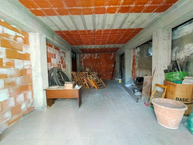 Locale in vendita di 52 m² in Via Padovano, 1