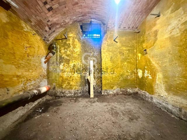 Locale in vendita di 52 m² in Via Pietro di Pietramellara, 7