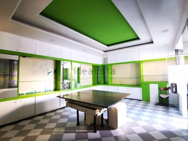 Locale in vendita di 52 m² in Via R. Bucci, 4