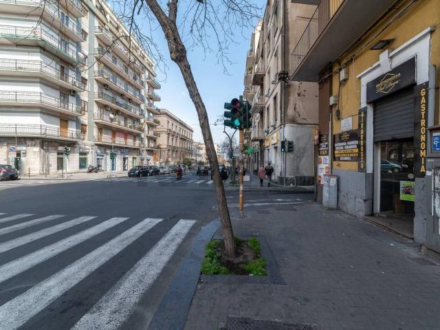 Locale in vendita di 52 m² in Viale Mario Rapisardi, 69