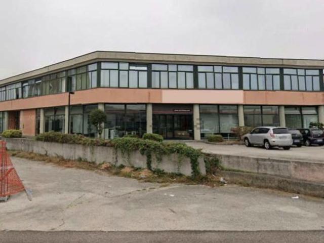 Locale in vendita di 530 m² in Via del Terziario, 21