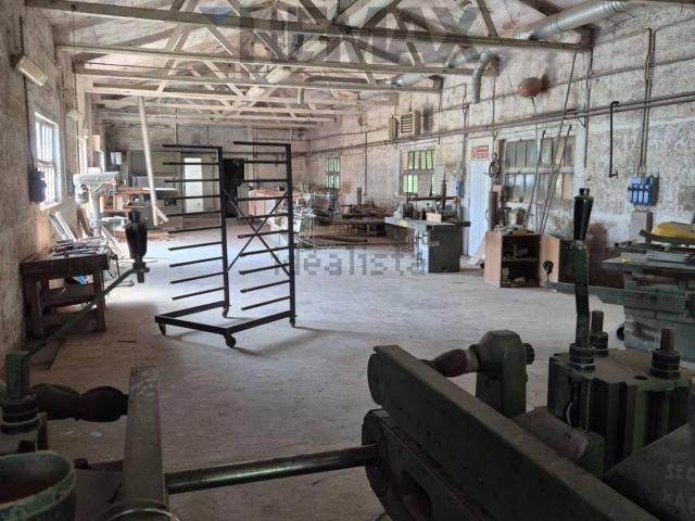 Locale in vendita di 530 m² in Via Pigafetta, 39
