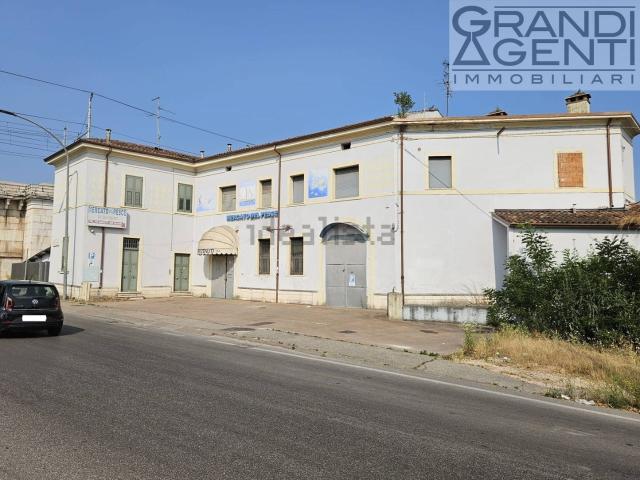 Locale in vendita di 532 m² in Via Basso Acquar, 7