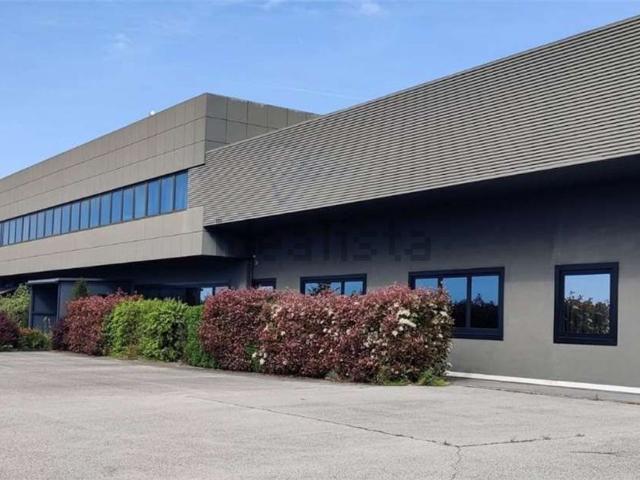 Locale in vendita di 5330 m² in Via Postumia