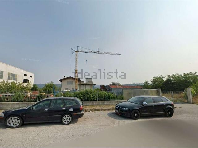 Locale in vendita di 533 m² in Via Luigi Einaudi