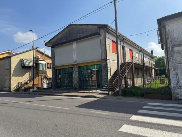 Locale in vendita di 535 m² in Via Belfiore, 25