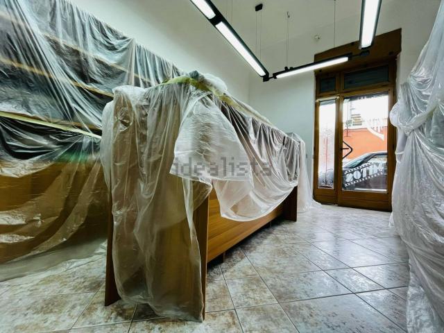 Locale in vendita di 57 m² in Via Indipendenza