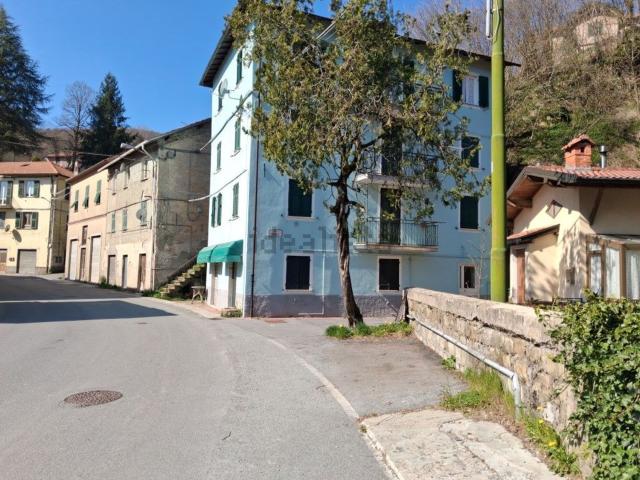 Locale in vendita di 57 m² in Via Mario Costa, 2