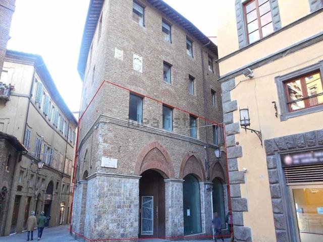 Locale in vendita di 540 m² in Via di Calzoleria