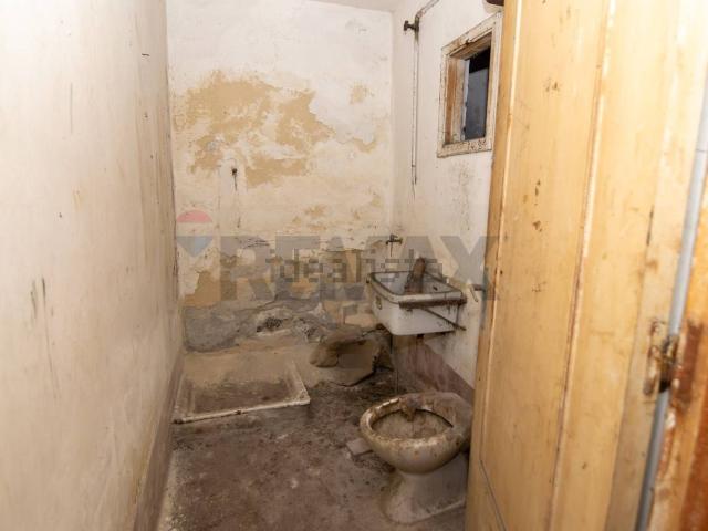Locale in vendita di 540 m² in Via Francesco Rismondo, 1