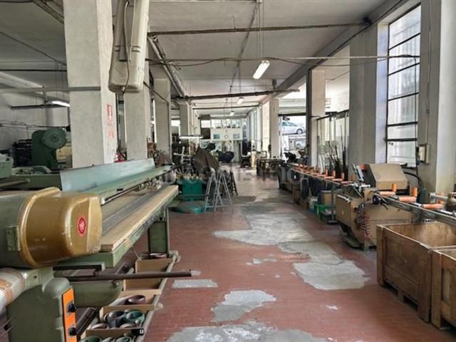 Locale in vendita di 540 m² in Via Stefano Borgia