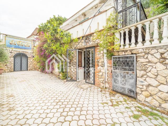 Locale in vendita di 540 m² in Via Prime Case