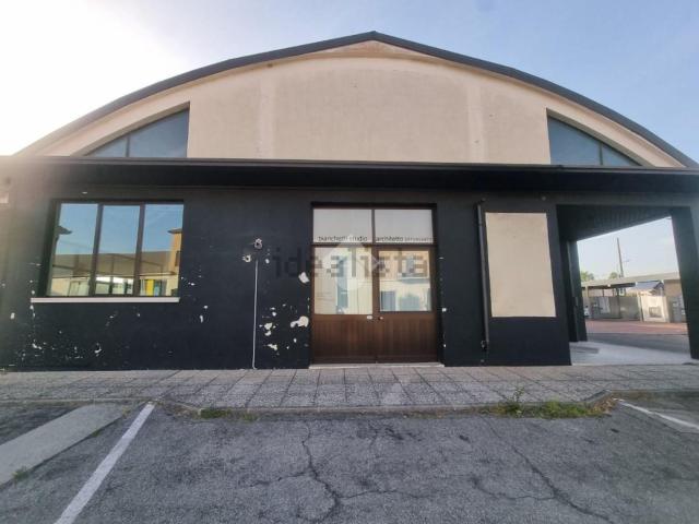 Locale in vendita di 540 m² in Via Valcamonica, 19